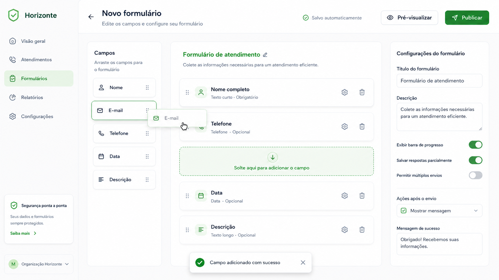 Editor de formulário com campos sendo arrastados e soltos